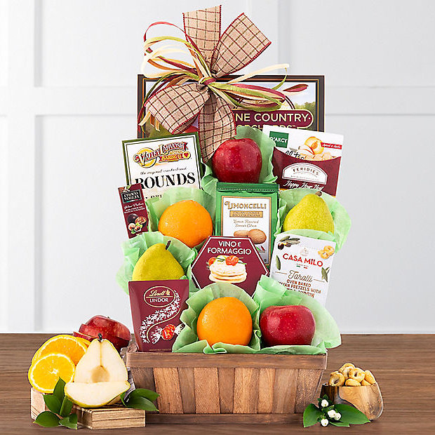 Fruit & More: Gourmet Gift Basket