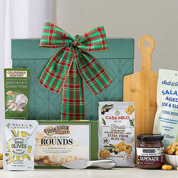 Cocktail Hour Companion: Gourmet Gift Box