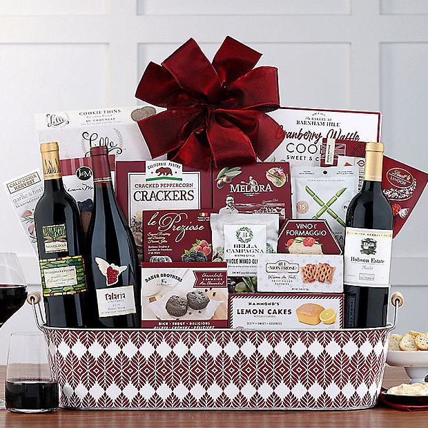 Red Wine Lovers: Holiday Wine Gift Basket